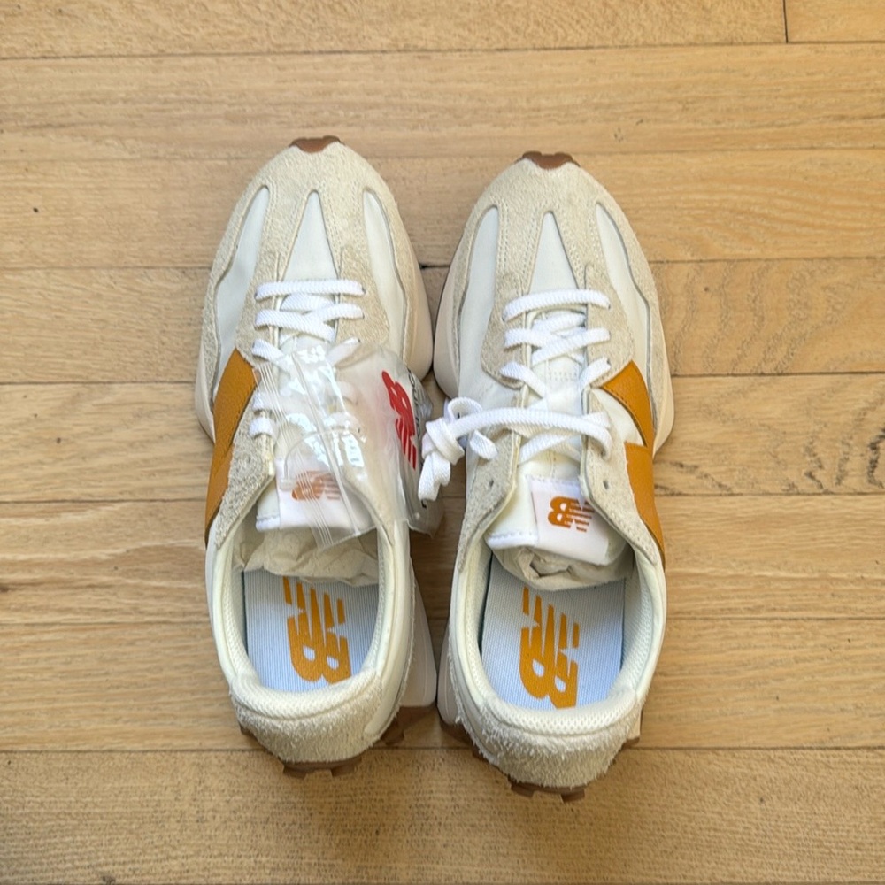 New balance 327 brand new with tags